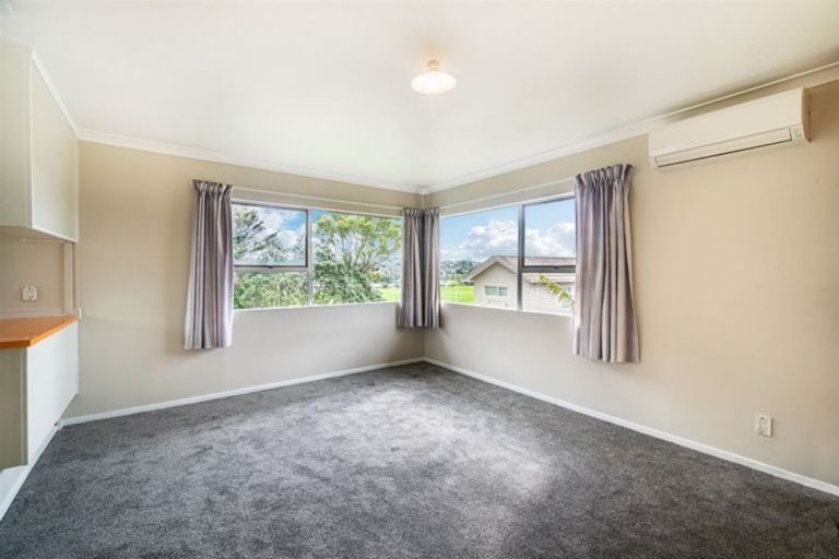 Photo of property in 2/40a Blakeborough Drive, Forrest Hill, Auckland, 0620
