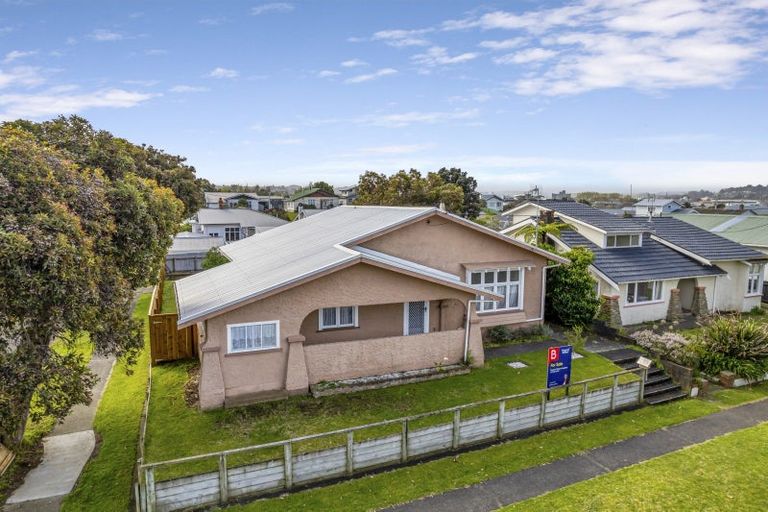 Photo of property in 28 Kawatiri Avenue, Gonville, Whanganui, 4501