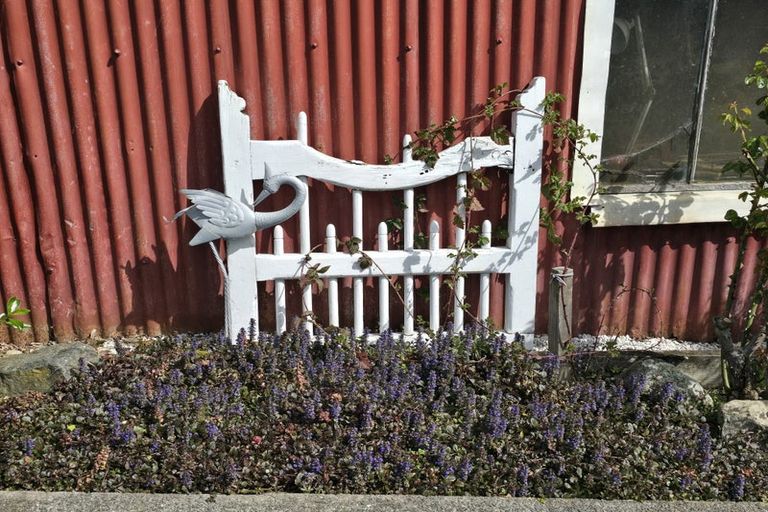 Photo of property in 108 Waikawa Road, Picton, 7220