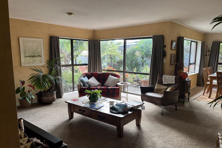 Photo of property in 2a Terminus Street, Silverstream, Upper Hutt, 5019