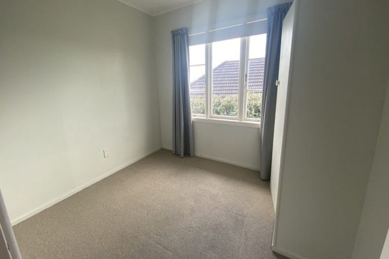 Photo of property in 5 Brookfield Road, Te Atatu Peninsula, Auckland, 0610