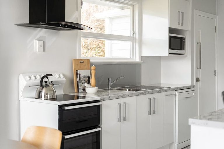 Photo of property in 18 Beazley Avenue, Paparangi, Wellington, 6037