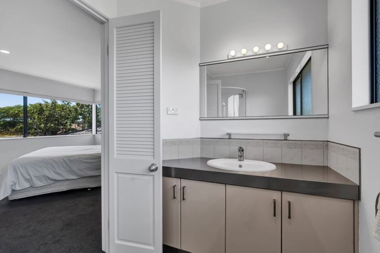 Photo of property in 3e Kinross Drive, Merrilands, New Plymouth, 4312