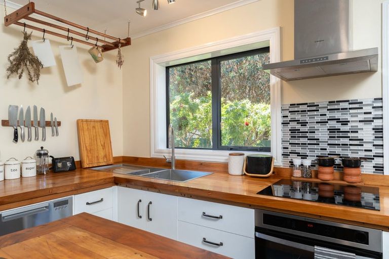 Photo of property in 40 Kapiti Crescent, Titahi Bay, Porirua, 5022