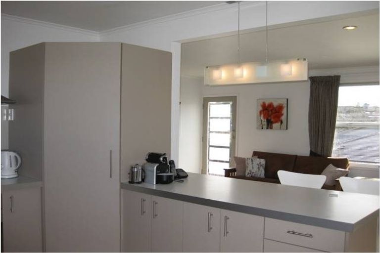 Photo of property in 2/48 Gordon Avenue, Milford, Auckland, 0620