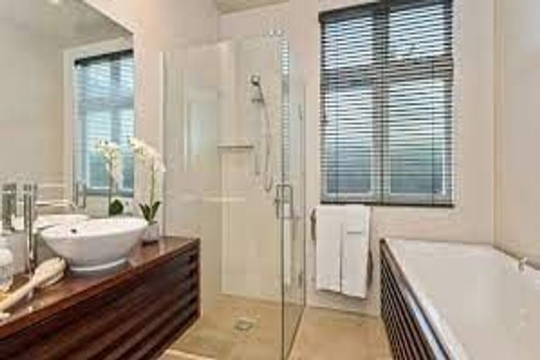 Photo of property in 20 Augusta Street, Redcliffs, Christchurch, 8081