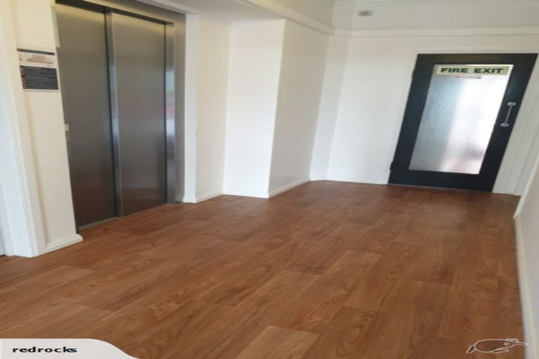 Photo of property in Olympus Flats, 8/280 Oriental Parade, Oriental Bay, Wellington, 6011