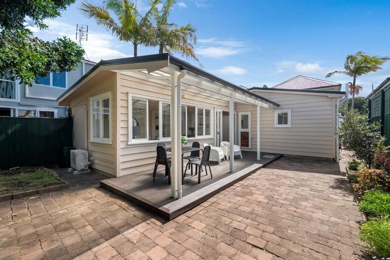 Photo of property in 24 Anne Street, Devonport, Auckland, 0624