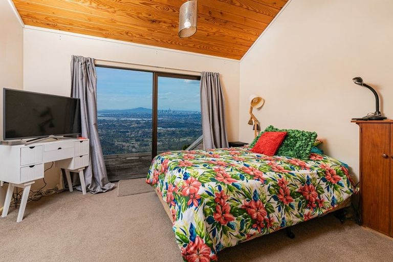 Photo of property in 922 West Coast Road, Waiatarua, Auckland, 0604