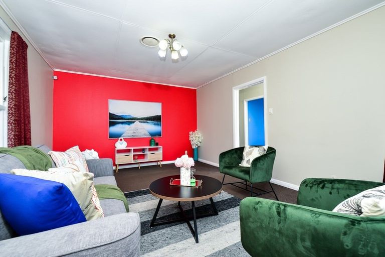 Photo of property in 18 Douglas Crescent, Fairfield, Hamilton, 3214