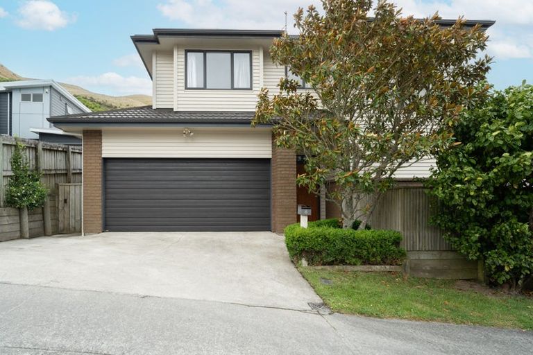 Photo of property in 6 Erlestoke Crescent, Churton Park, Wellington, 6037