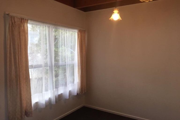 Photo of property in 1/51 Ellice Road, Totara Vale, Auckland, 0629