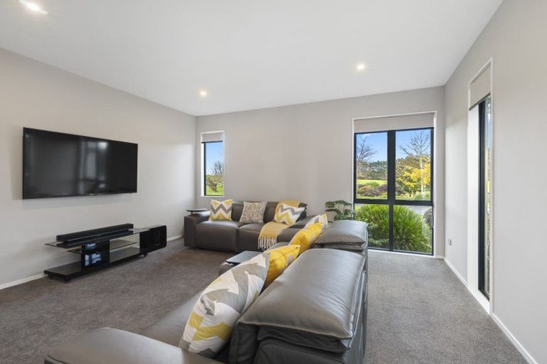 Photo of property in 98 Bushlake Way, Kingseat, Papakura, 2580