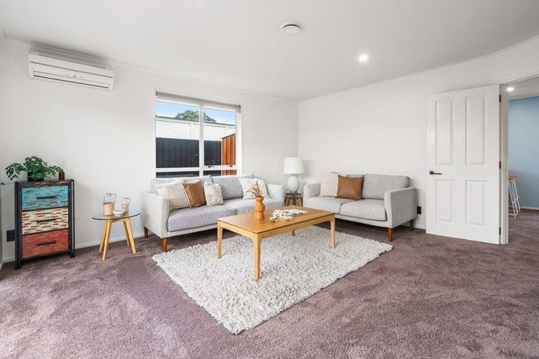 Photo of property in 10 Honeysuckle Place, Northcote, Christchurch, 8052