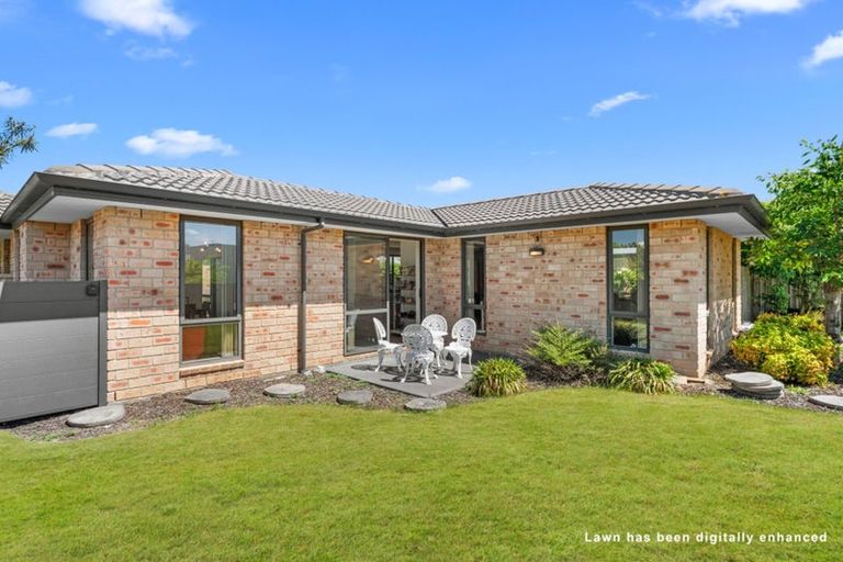 Photo of property in 17 Sovereign Gardens, Halswell, Christchurch, 8025