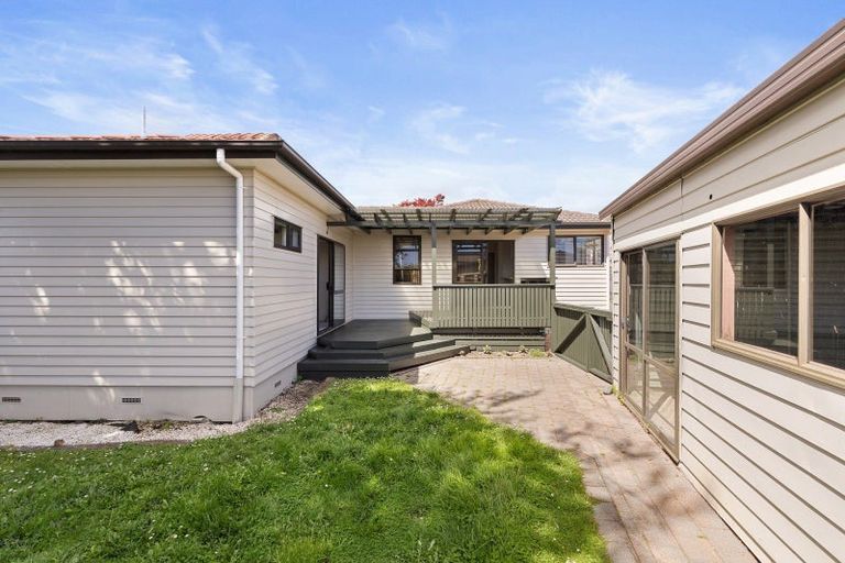 Photo of property in 51 Gilbass Avenue, Hamilton Lake, Hamilton, 3204