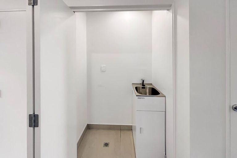 Photo of property in 62 Spenmoor Street, Newlands, Wellington, 6037