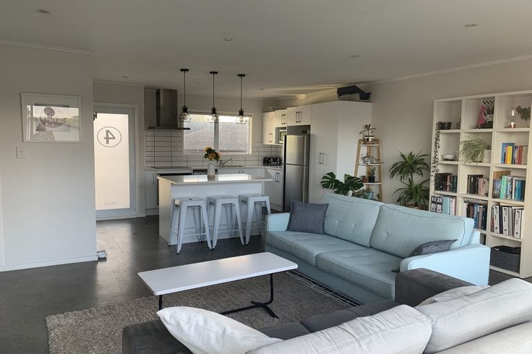 Photo of property in 4/133 Shakespeare Road, Milford, Auckland, 0620