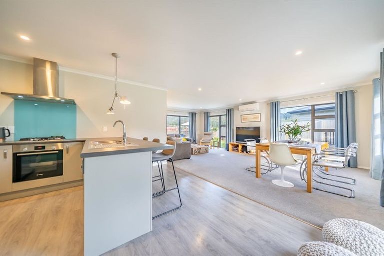 Photo of property in 51 Brian Morgan Terrace, Wainuiomata, Lower Hutt, 5014