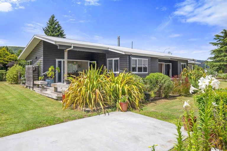 Photo of property in 1 Seagers Close, Kinloch, Taupo, 3377