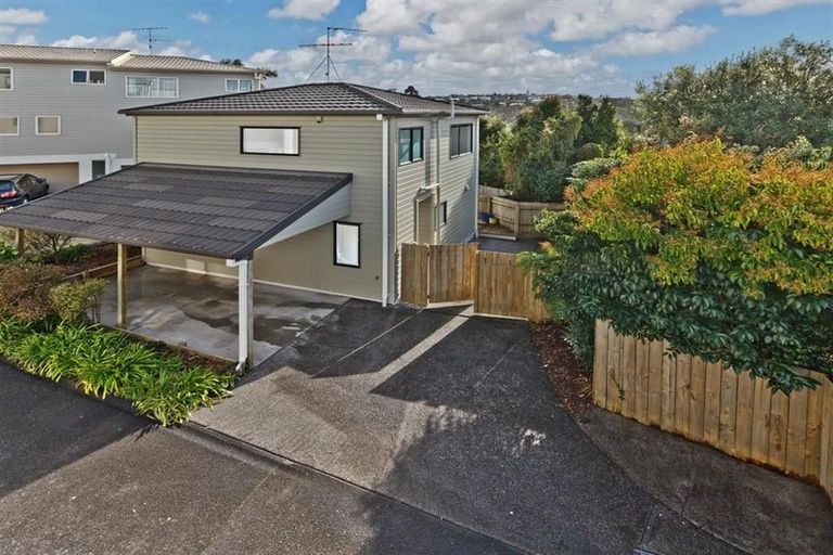 Photo of property in 1/5 Kilham Avenue, Northcote, Auckland, 0627