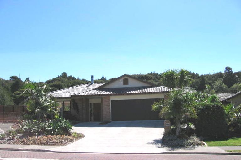 Photo of property in 23 Kate Sheppard Avenue, Torbay, Auckland, 0630