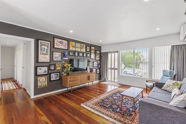 Photo of property in 2 May Avenue, Te Atatu South, Auckland, 0610