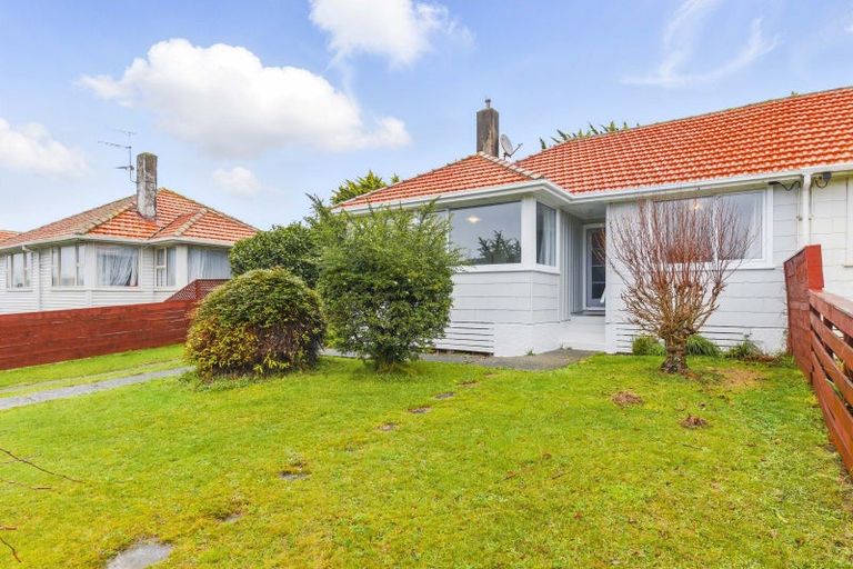 Photo of property in 96 Main Road, Titahi Bay, Porirua, 5022