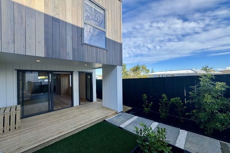 Photo of property in 11/506 Glenfield Road, Bayview, Auckland, 0629