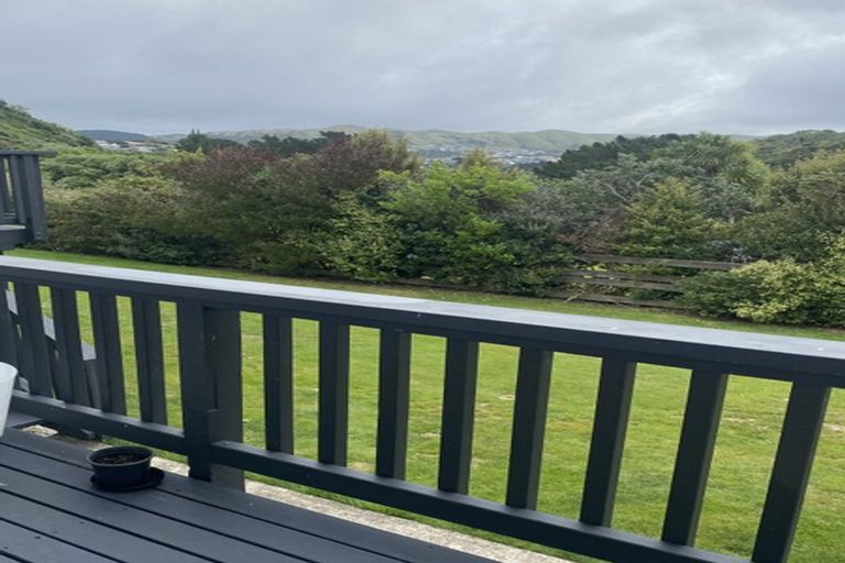 Photo of property in 8 Bushland Grove, Paparangi, Wellington, 6037