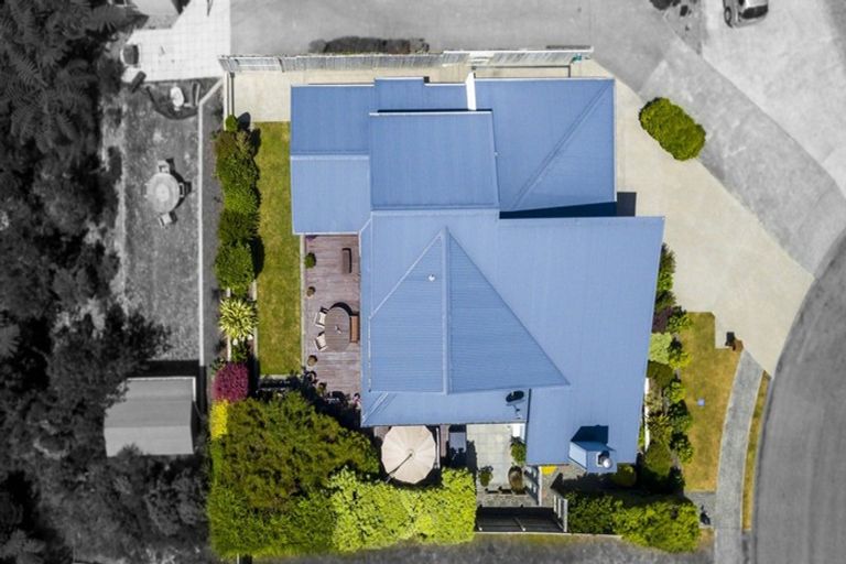 Photo of property in 27 Mcewen Crescent, Riverstone Terraces, Upper Hutt, 5018