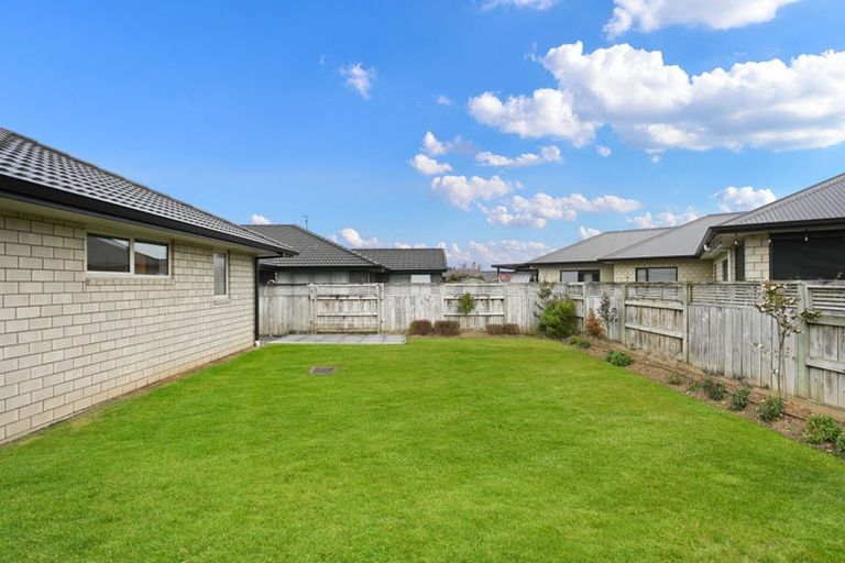 Photo of property in 41 Plescher Crescent, Leamington, Cambridge, 3432