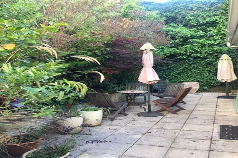 Photo of property in 19 Grove Road, Kelburn, Wellington, 6012