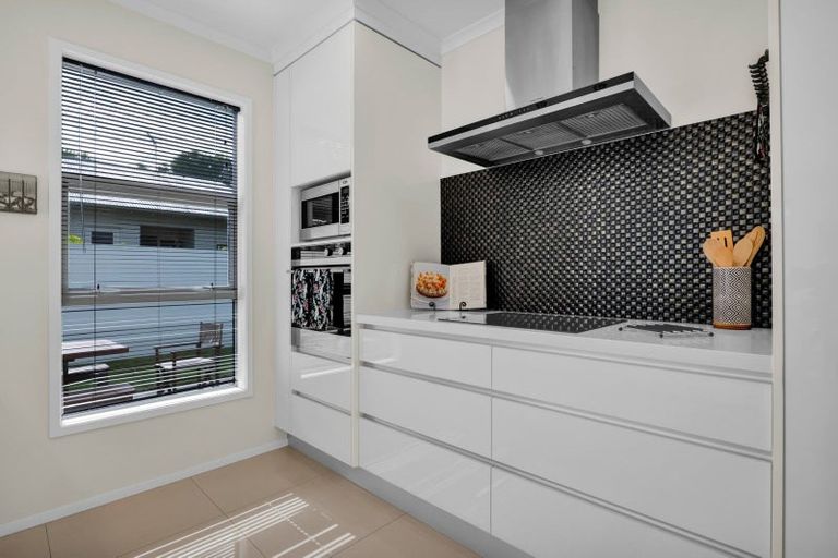 Photo of property in 55 Pendarves Street, New Plymouth, 4310