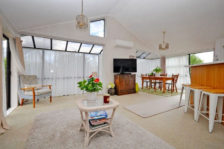 Photo of property in 2/288 Queen Street, Pukekohe, 2120