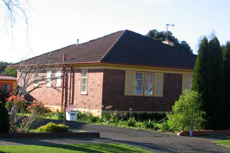 Photo of property in 121 Savage Crescent, West End, Palmerston North, 4412