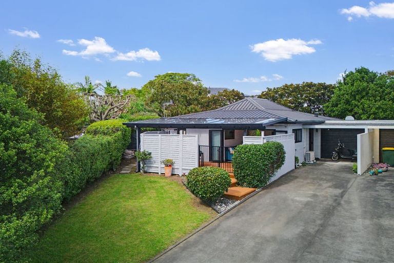 Photo of property in 1/15 Claresholm Place, Mangere Bridge, Auckland, 2022