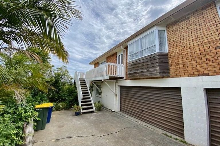 Photo of property in 2/122 Carlisle Road, Browns Bay, Auckland, 0632