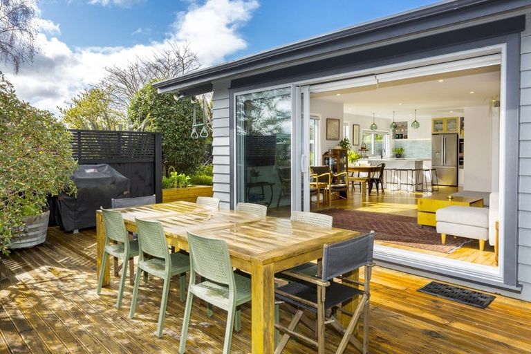 Photo of property in 2 Hobbit Lane, Pinehaven, Upper Hutt, 5371