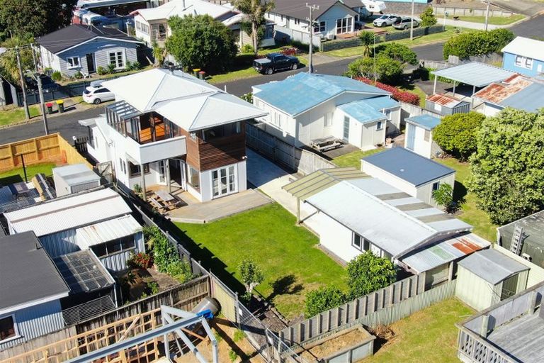 Photo of property in 2 Fyfe Road, Waihi Beach, 3611
