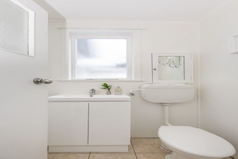 Photo of property in 22 Ferry Street, Seatoun, Wellington, 6022