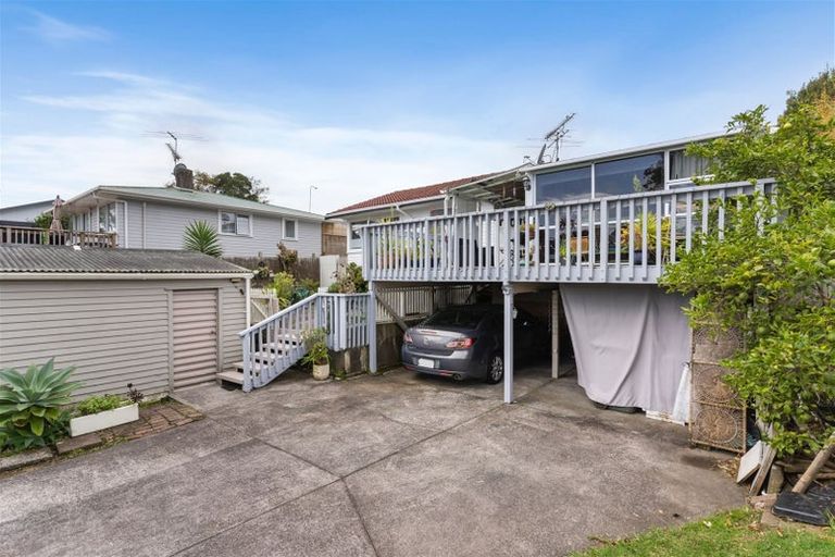 Photo of property in 11 Paragon Avenue, Beach Haven, Auckland, 0626