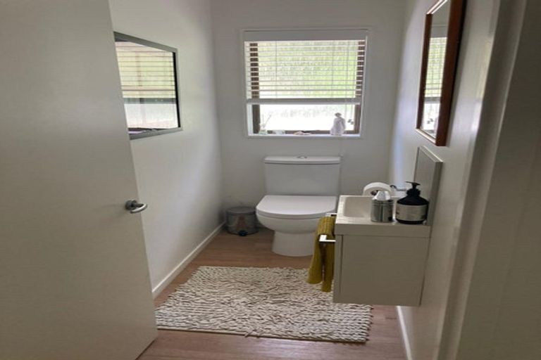 Photo of property in 5 Pendene Place, Forrest Hill, Auckland, 0620