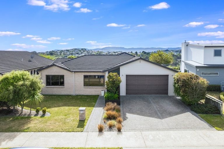 Photo of property in 102 Te Puia Drive, Aotea, Porirua, 5024