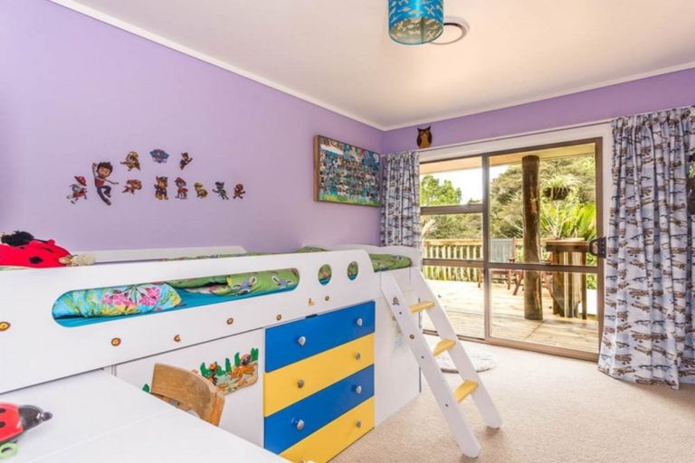 Photo of property in 204 Forest Hill Road, Waiatarua, Auckland, 0612