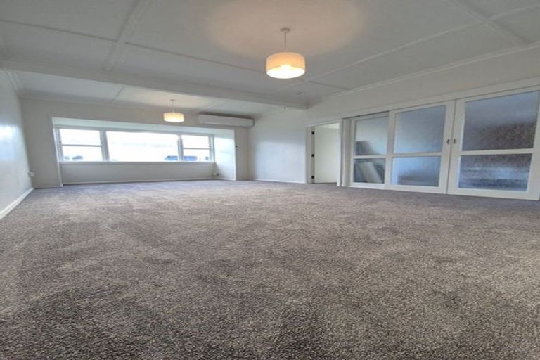 Photo of property in 24 Stone Street, Miramar, Wellington, 6022