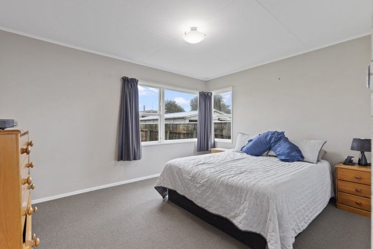 Photo of property in 16 Abraham Crescent, Milson, Palmerston North, 4414