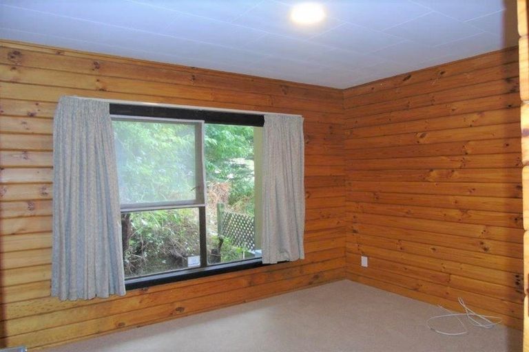 Photo of property in 35 Makara Road, Karori, Wellington, 6012