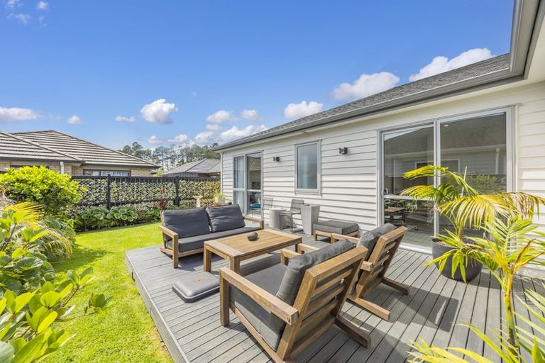 Photo of property in 14 Ropere Street, Kumeu, 0810