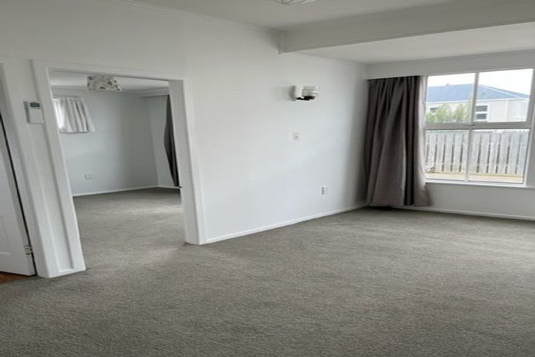 Photo of property in 118 Lyall Parade, Lyall Bay, Wellington, 6022